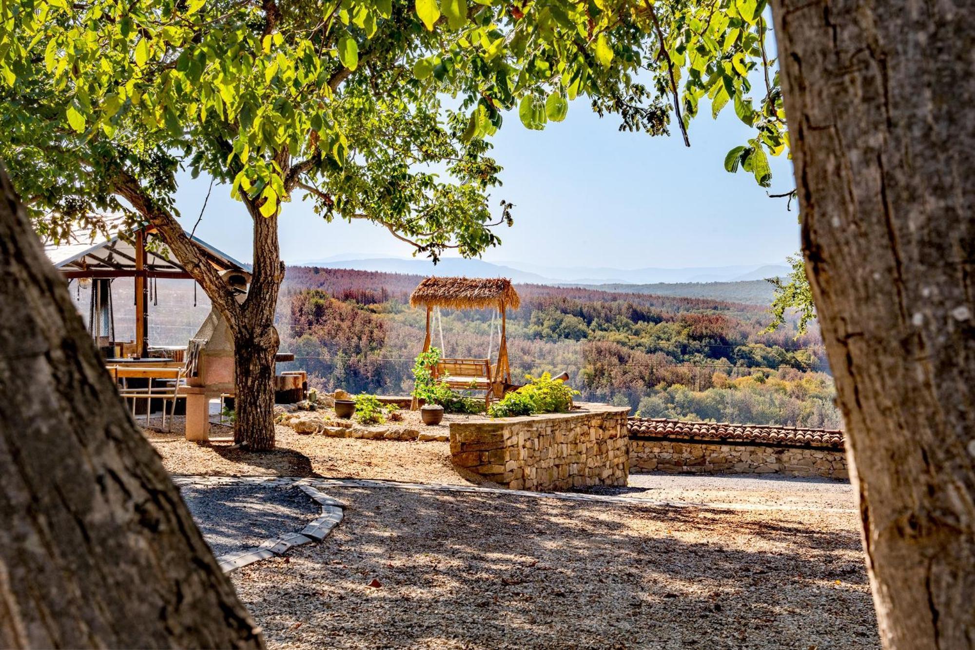 Complex Arbanashki Style-Panoramic View With Summer And Winter Terrace, Jacuzzi, Sauna, Children'S And Adult Area With Cinema Summer Arbanasi Exterior foto
