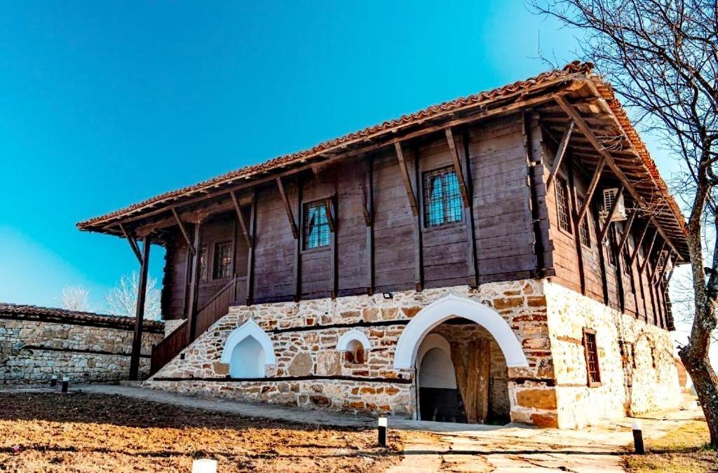 Complex Arbanashki Style-Panoramic View With Summer And Winter Terrace, Jacuzzi, Sauna, Children'S And Adult Area With Cinema Summer Arbanasi Exterior foto
